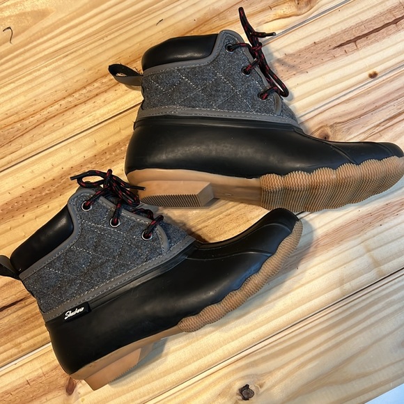 Size 6  Skechers Boots - Picture 2 of 8